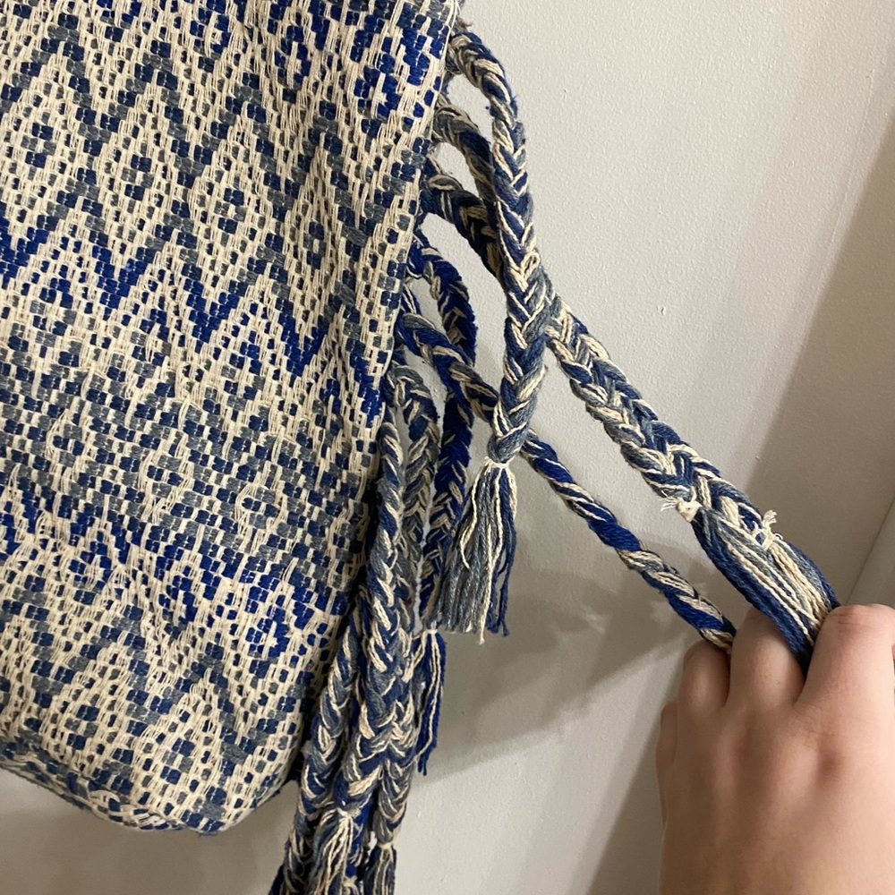 Blue & cream patterned fringe shoulder tote bag - Picture 2 of 5